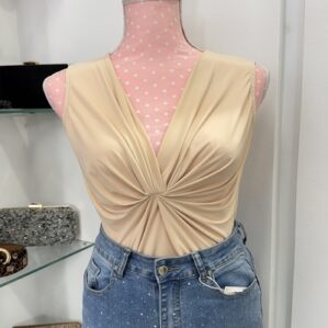 Body fruncido beige